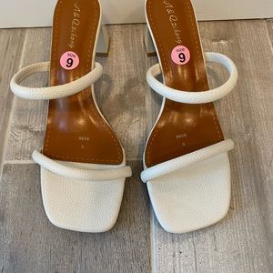 Cream off white pump heel sandal